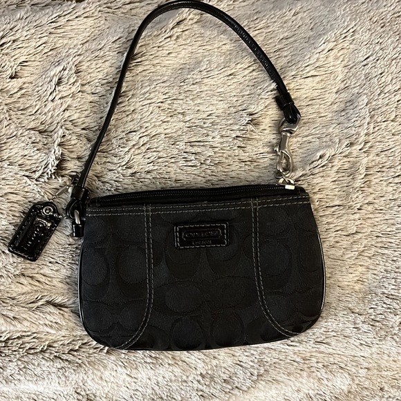 Woman's Wristlet - Picture 2 of 5